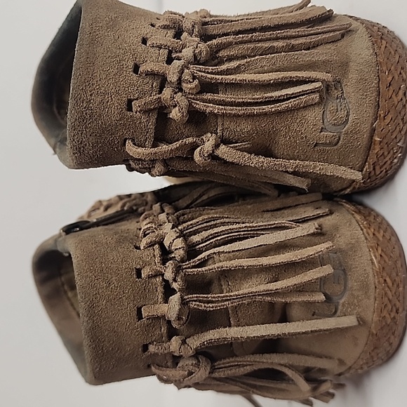 UGG Fringe Suede Moccasins - Sand Size 9.5 - Picture 5 of 10